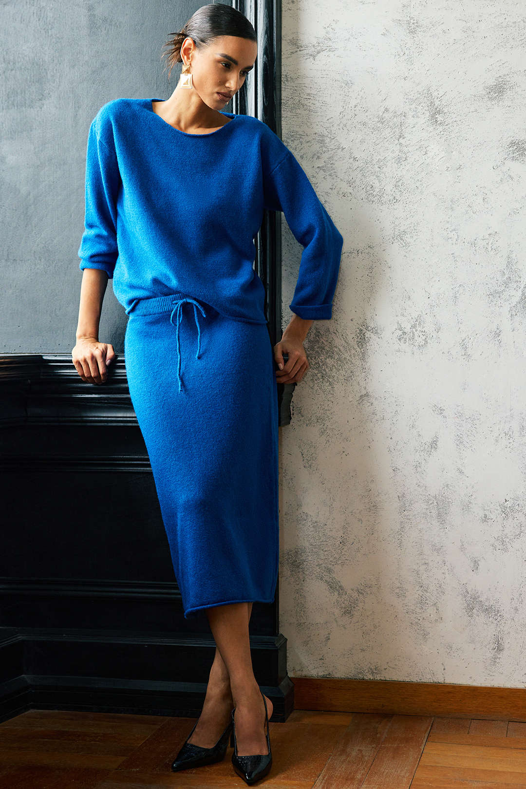 Knit Round Neck Long-Sleeve Top And Shirred Waistband Drawstring Skirt Set - Weenar