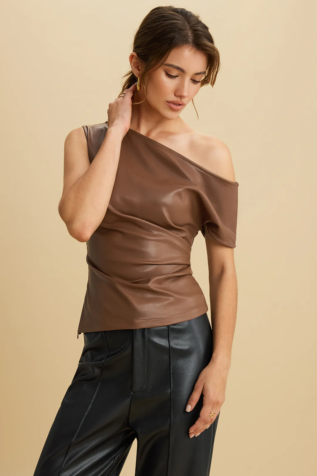 Faux Leather Asymmetrical Shoulder Ruched T-Shirt - Weenar
