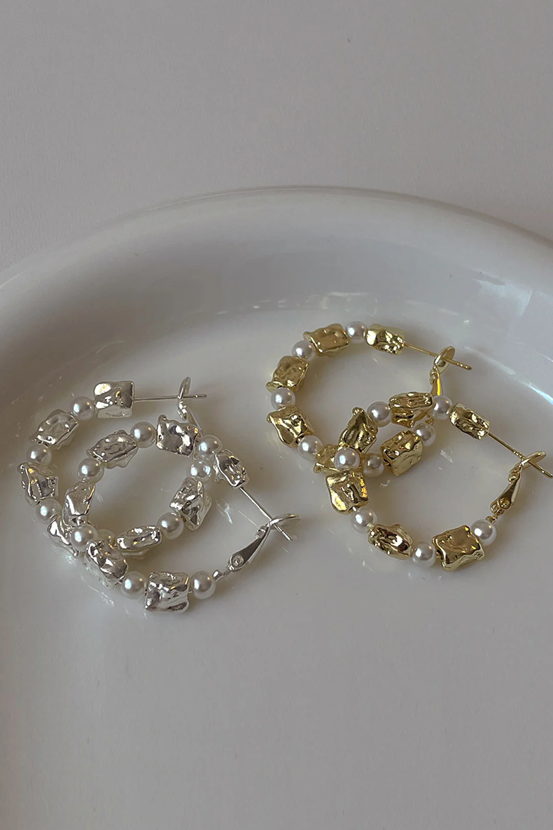 Pearl Splicing Ear Hoop Earrings - Weenar