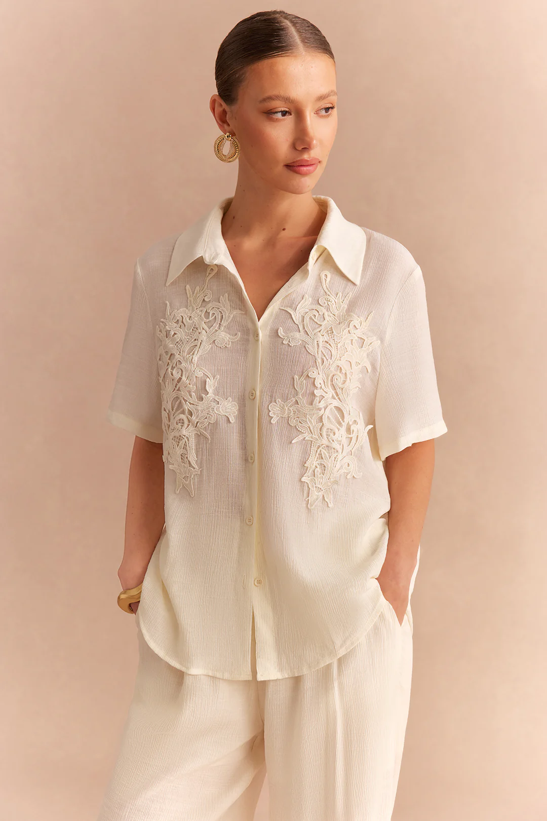 Flower Applique Textured Lapel Short-Sleeve Shirt - Weenar