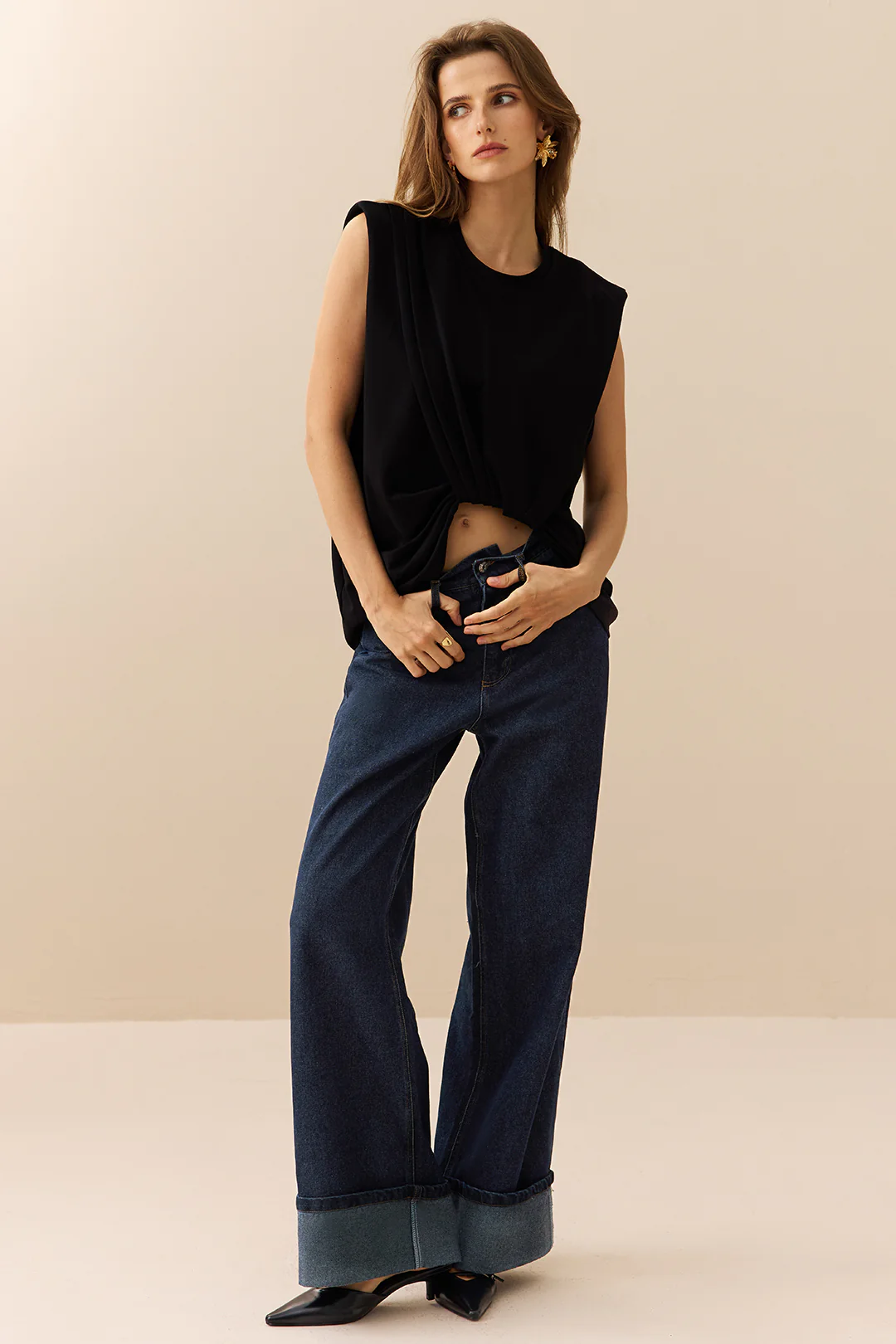Round Neck Ruched Sleeveless T-Shirt - Weenar