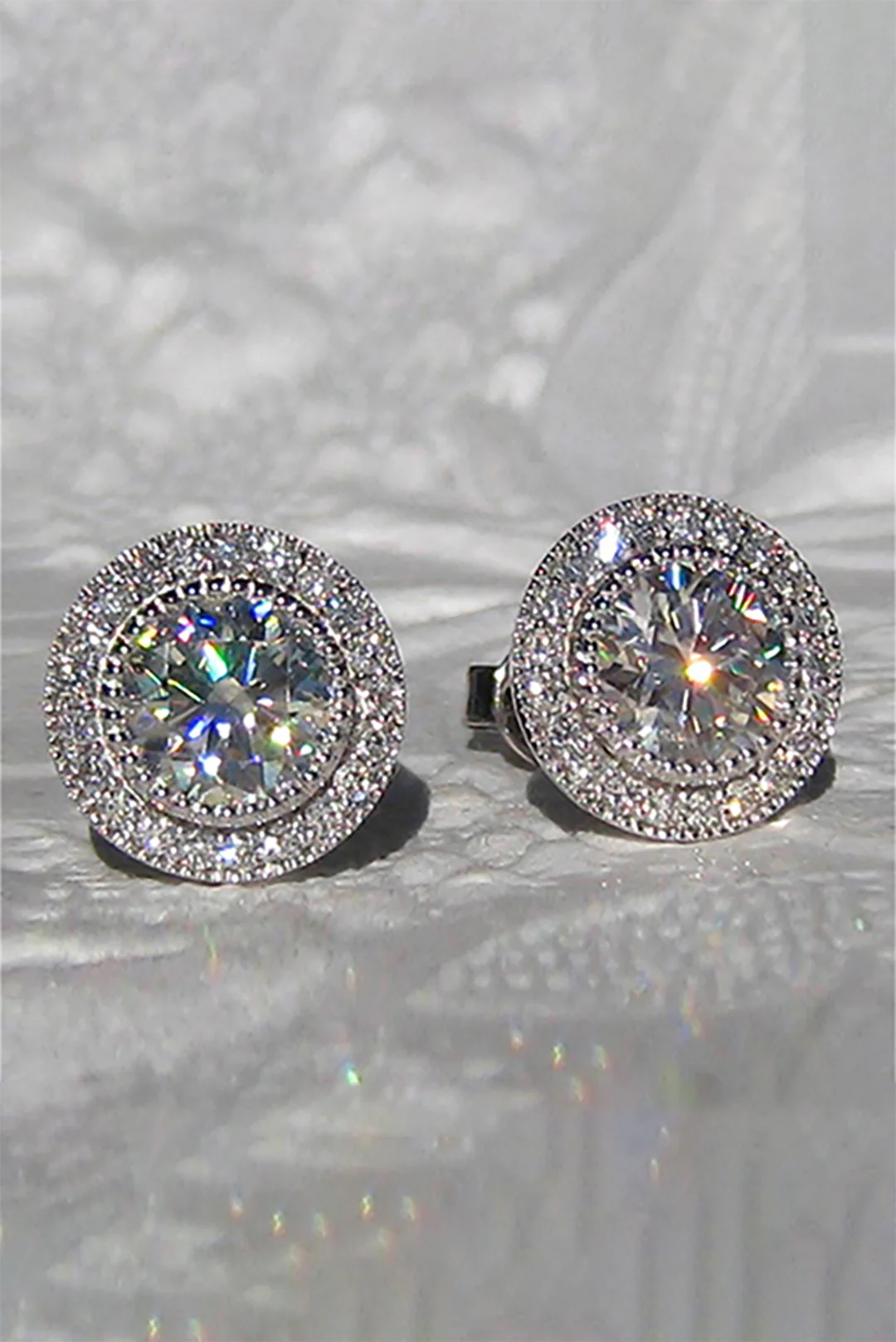 Zircon Shiny Round Diamond Earrings - Weenar