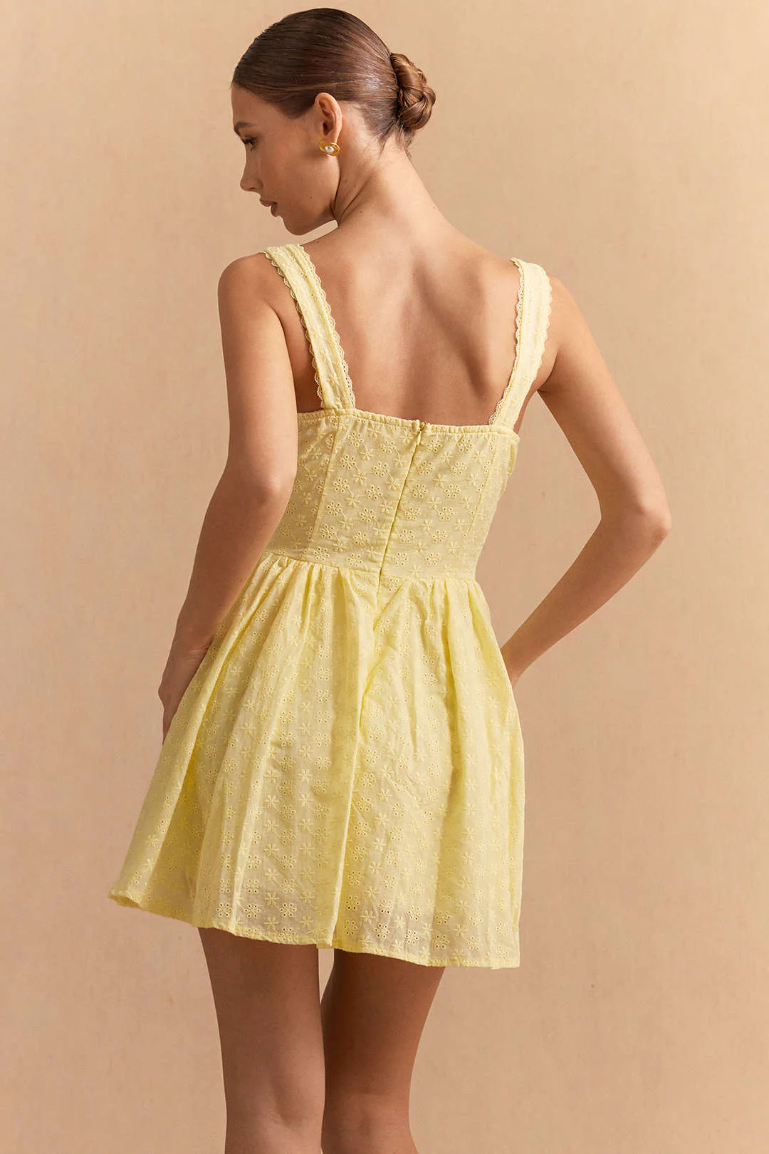 V-Neck Lace Hollow Out Sleeveless Mini Dress - Weenar