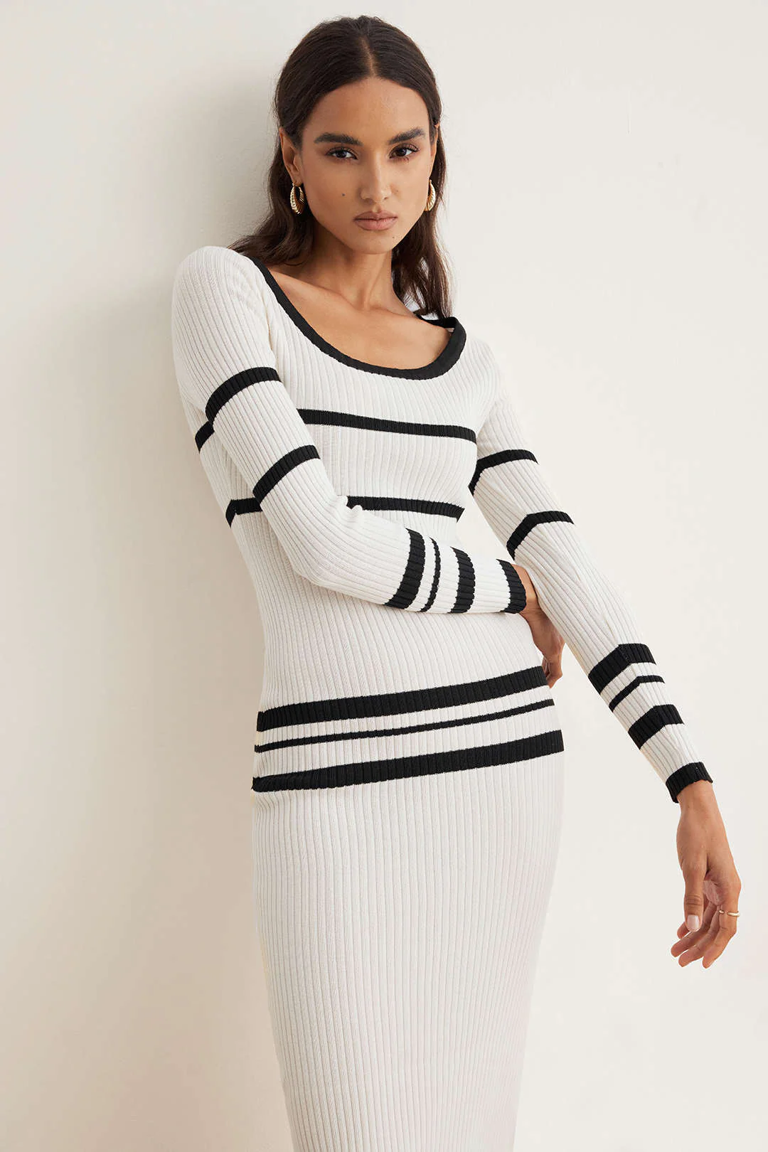 Knit Round Neck Contrast Long Sleeve Midi Dress - Weenar