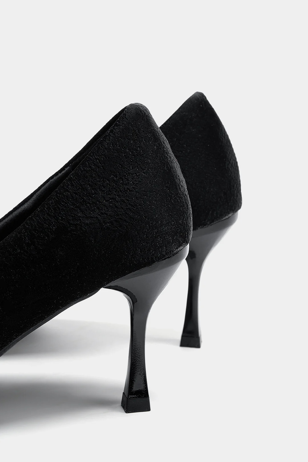 Metallic Decor Pointed Toe Heels - Weenar