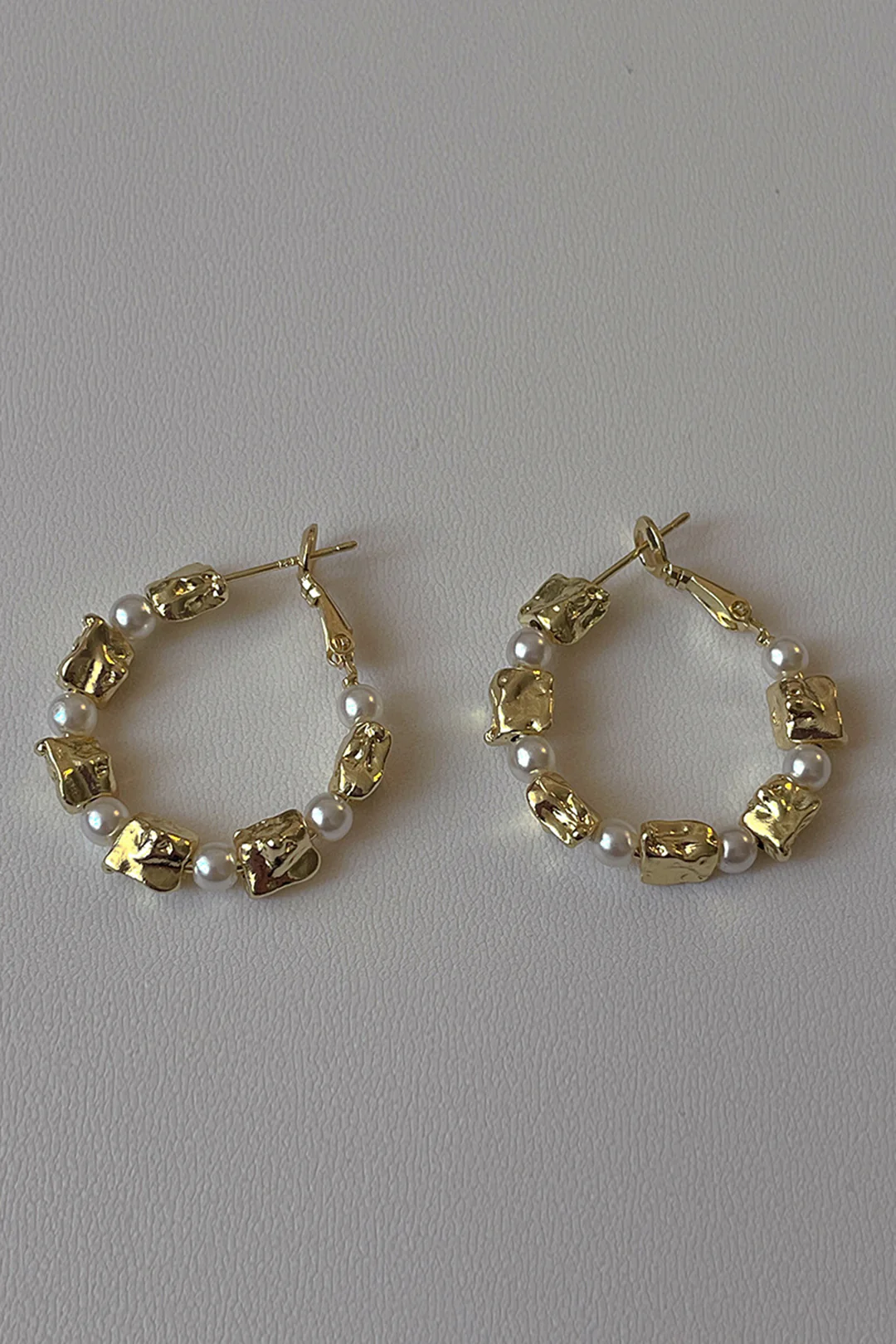 Pearl Splicing Ear Hoop Earrings - Weenar