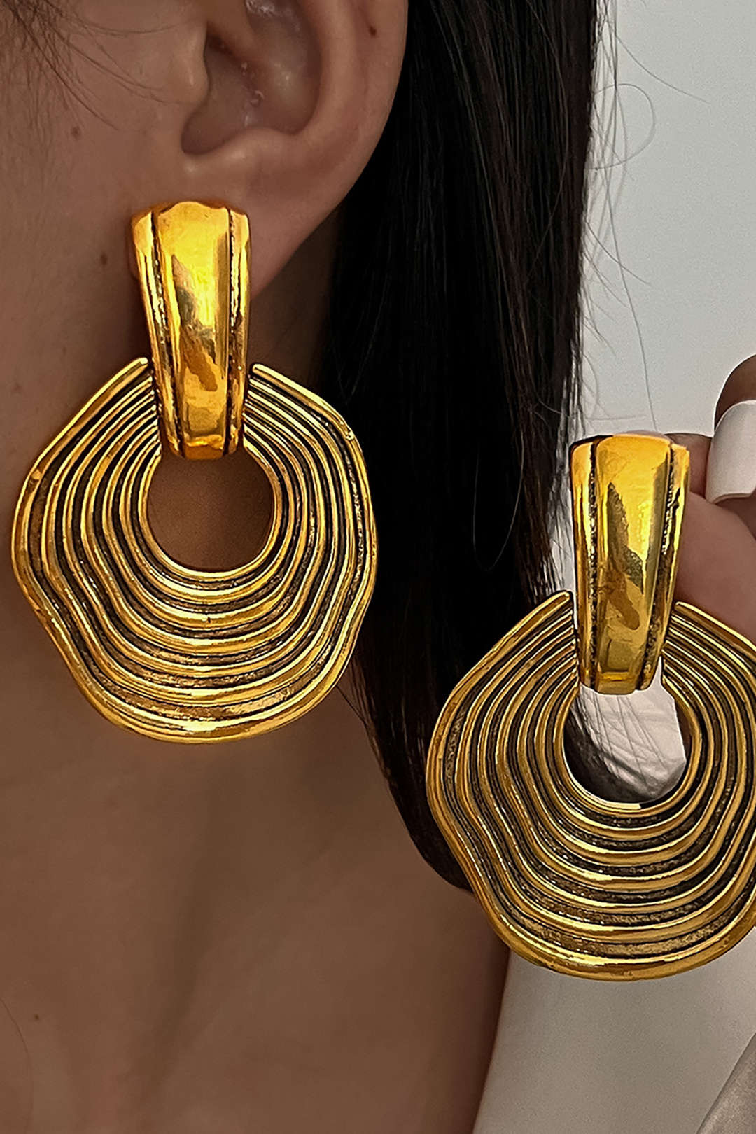 Exaggerated Geometric Textured Earrings - Weenar