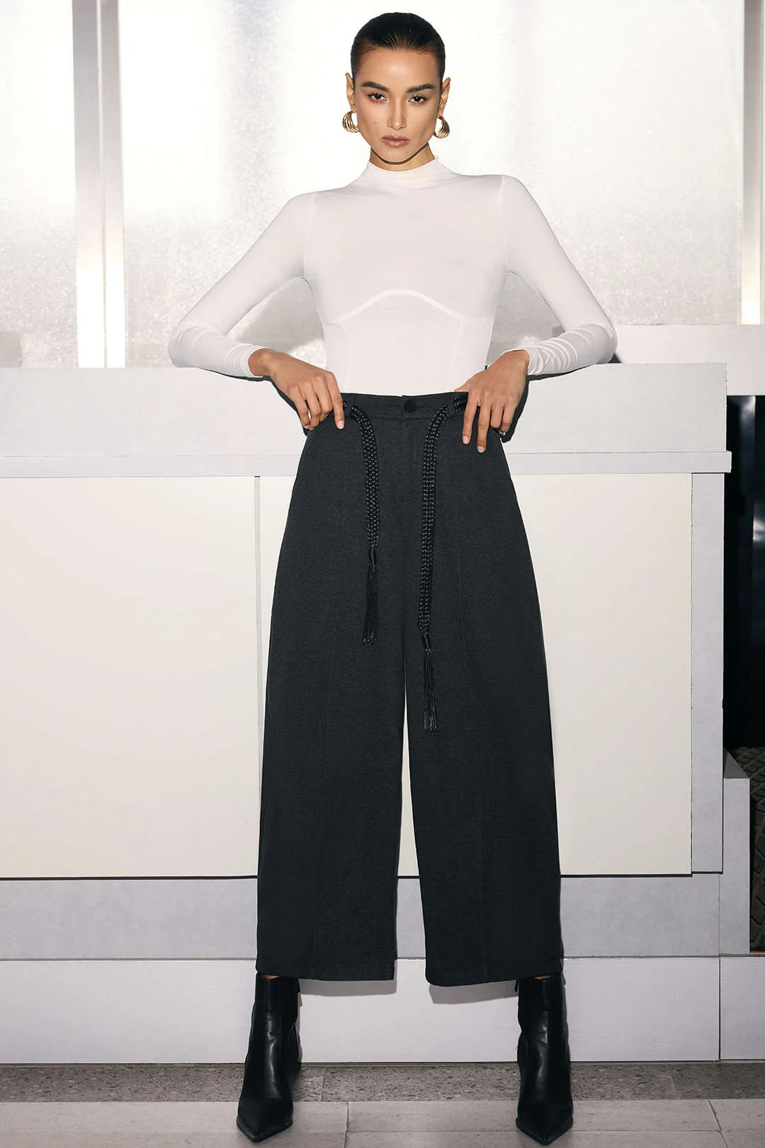 Solid Belted Wide Leg Pants - Weenar