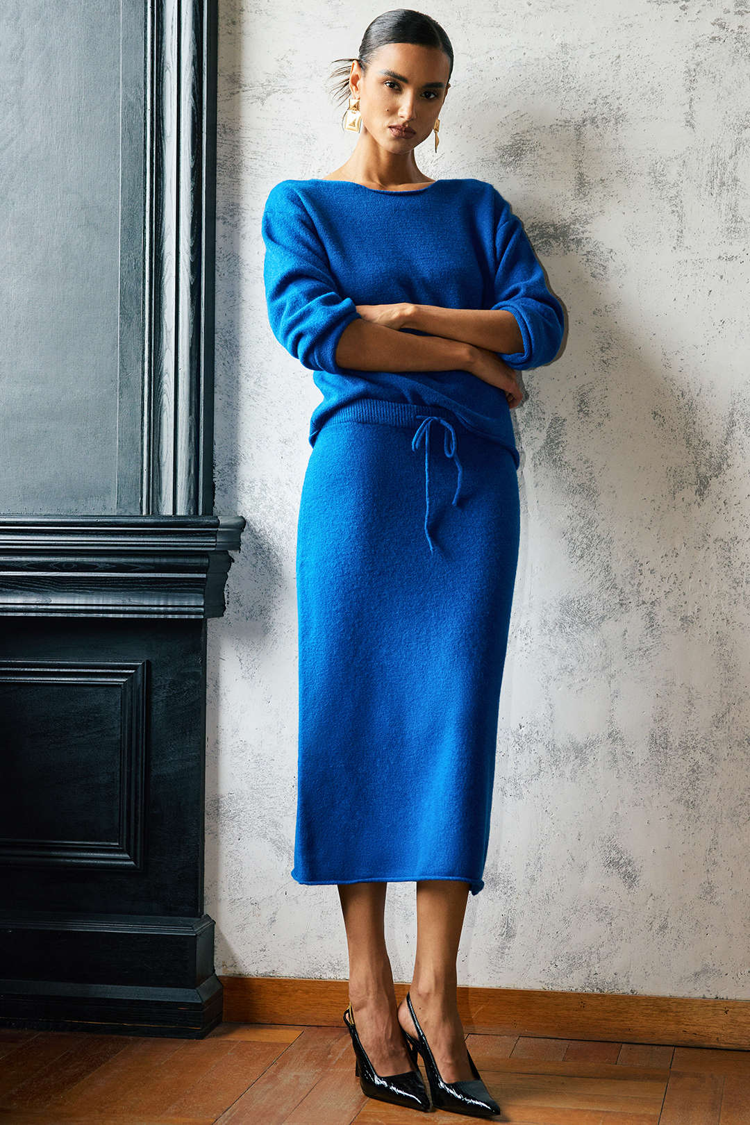 Knit Round Neck Long-Sleeve Top And Shirred Waistband Drawstring Skirt Set - Weenar