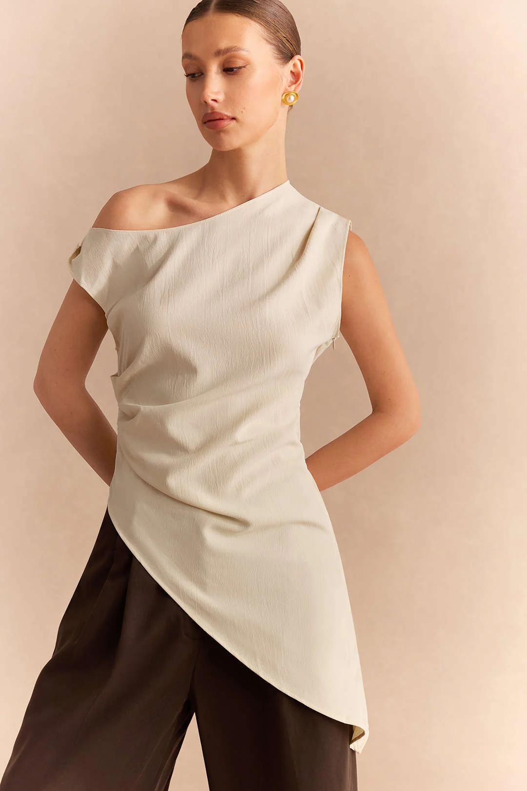 One Shoulder Asymmetrical Twist Knot Ruched Sleeveless Shirt - Weenar